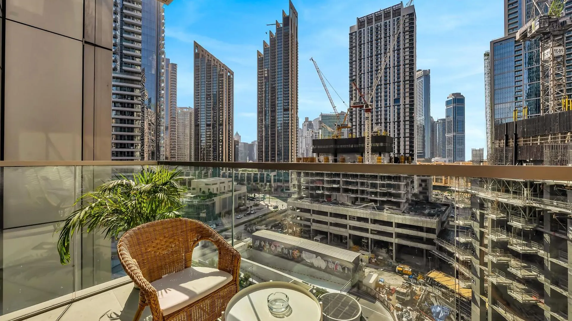 Grande Signature,1 Bdr, 4 Guests, Burj Khalifa Infinity Pool, Dubai Mall