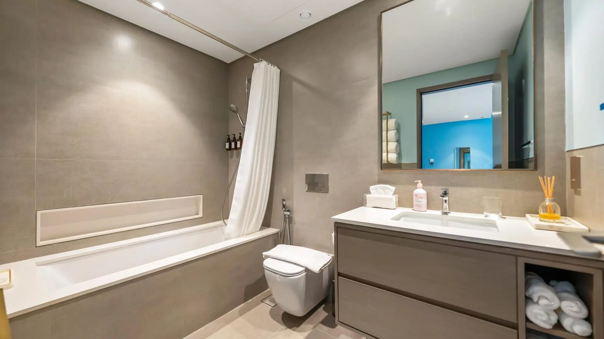 Grande Signature,1 Bdr, 4 Guests, Burj Khalifa Infinity Pool, Dubai Mall